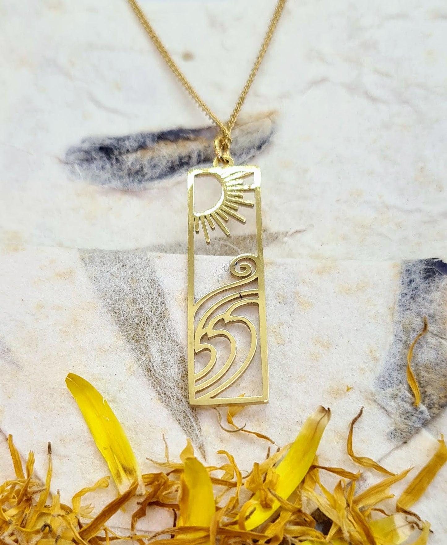 Colgante Sol y Mar dorado - compra hoy y recibe mañana en tu casa. Envío Gratis