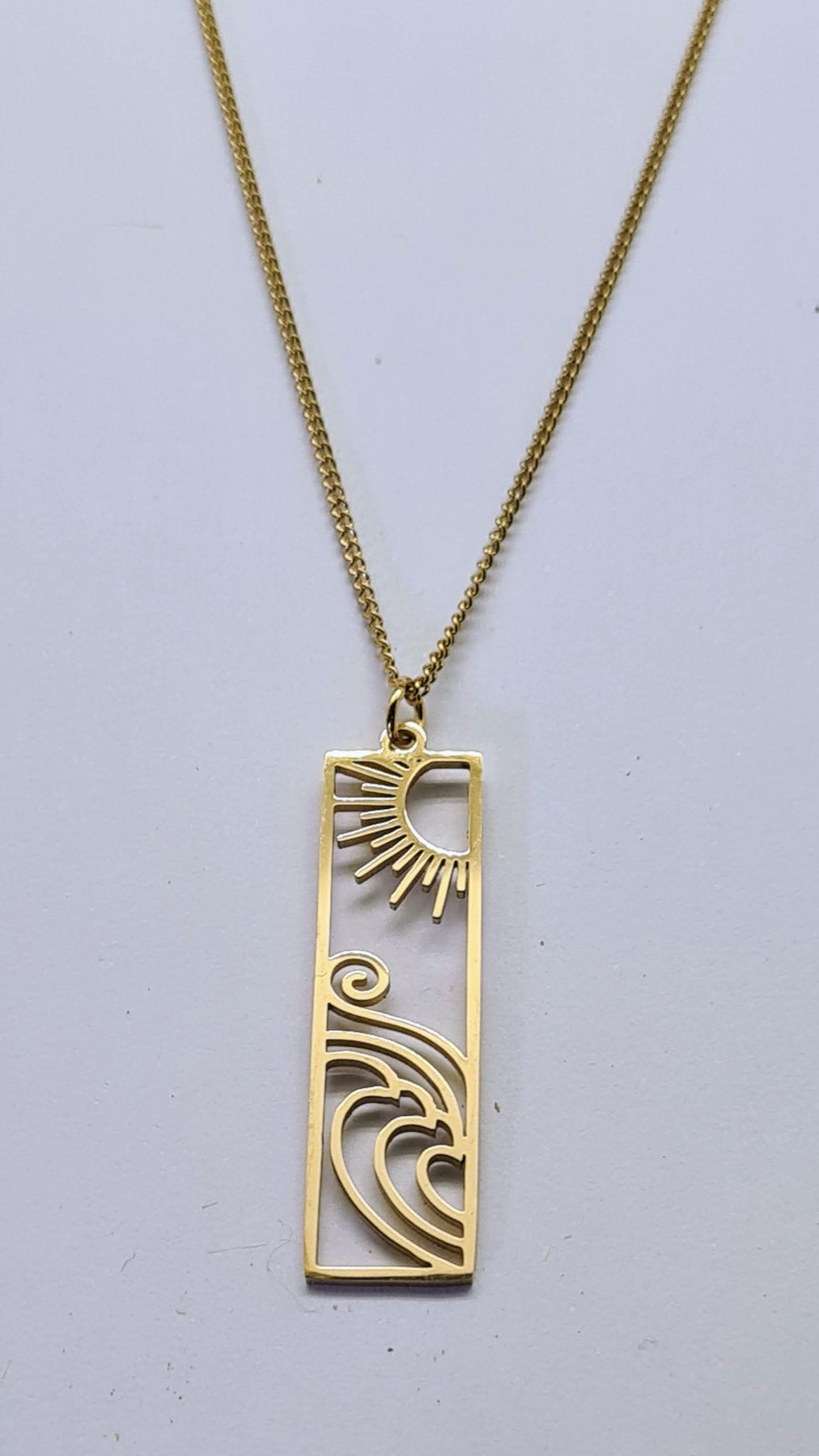 Colgante Sol y Mar dorado - compra hoy y recibe mañana en tu casa. Envío Gratis