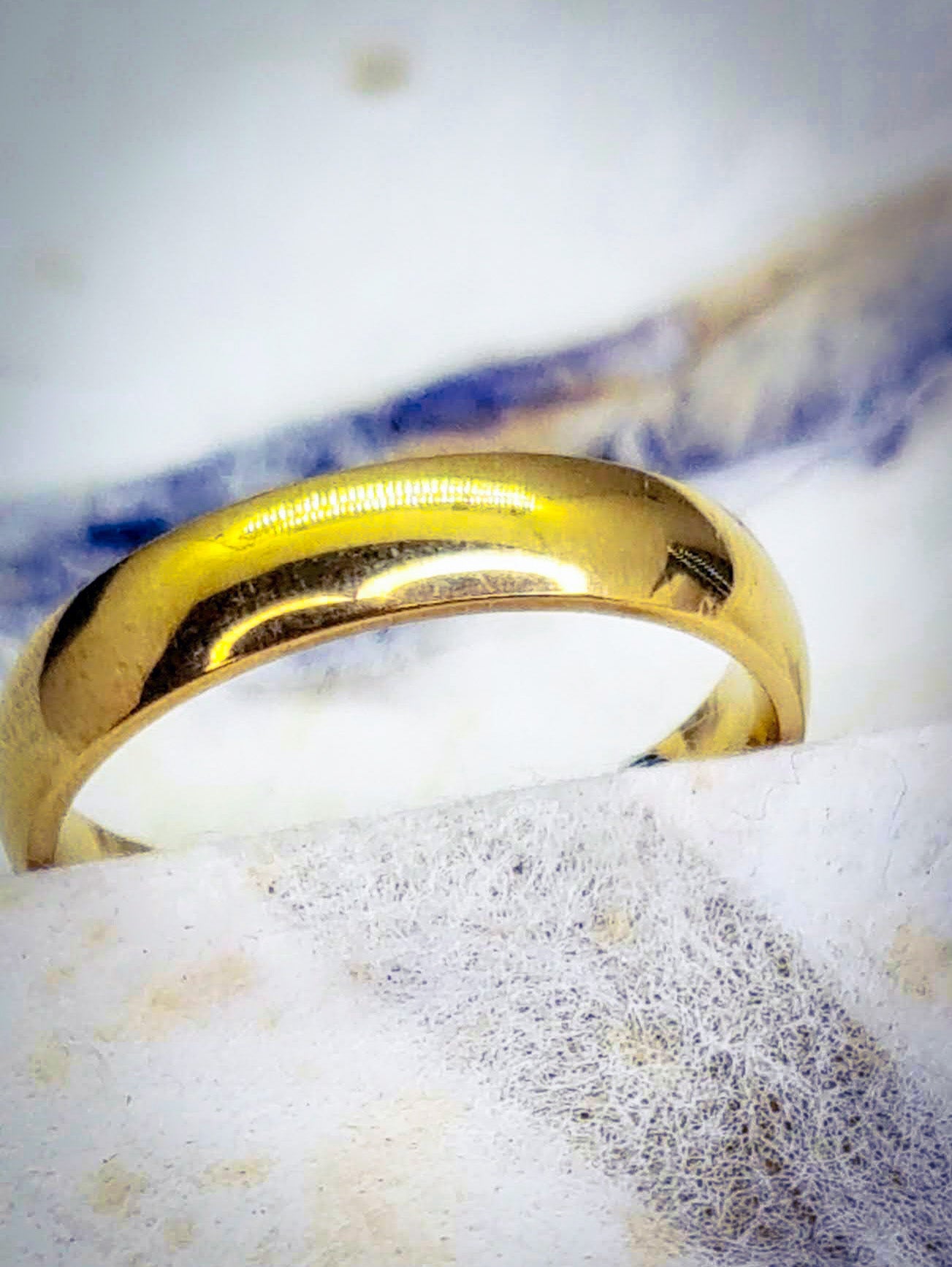 Anillo Alianza en acero inoxidable dorado para parejas y novios. Grabado interior gratis.