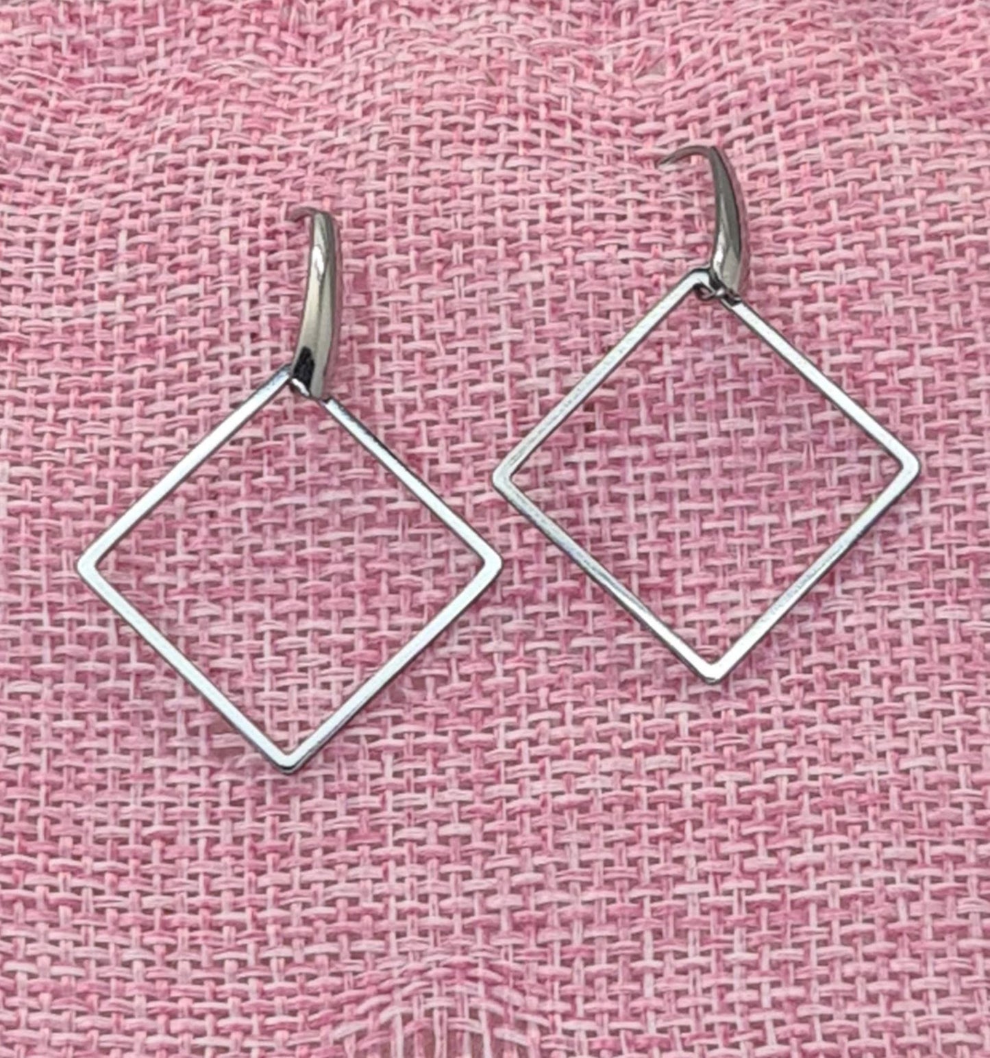 Pendientes Cuadrado - compra hoy y recibe mañana en tu casa. Envío Gratis