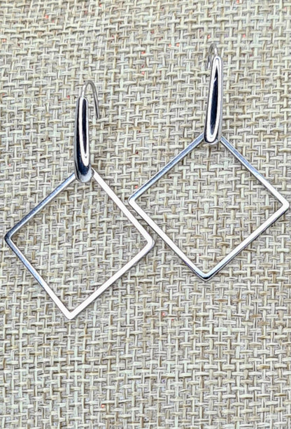 Pendientes Cuadrado - compra hoy y recibe mañana en tu casa. Envío Gratis