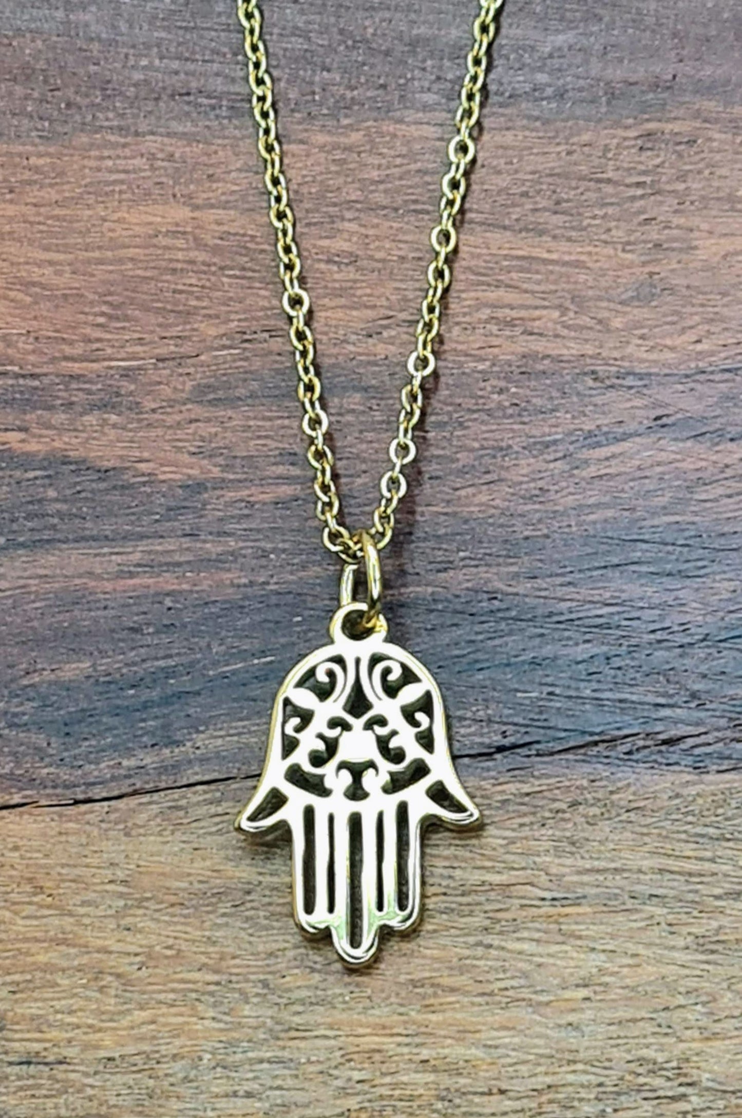 Colgante dorado Mano de Fátima - compra hoy y recibe mañana en tu casa. Envío Gratis