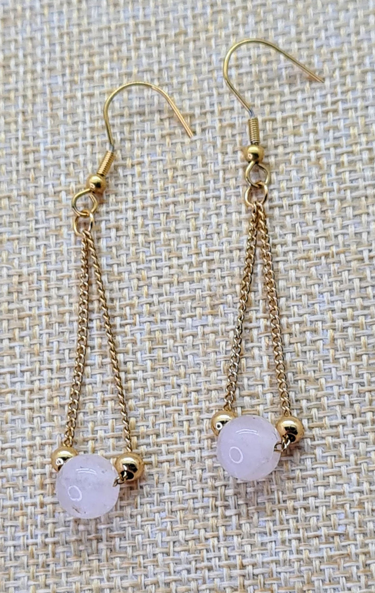 Pendientes dorados de Cuarzo Rosa - compra hoy y recibe mañana en tu casa. Envío Gratis