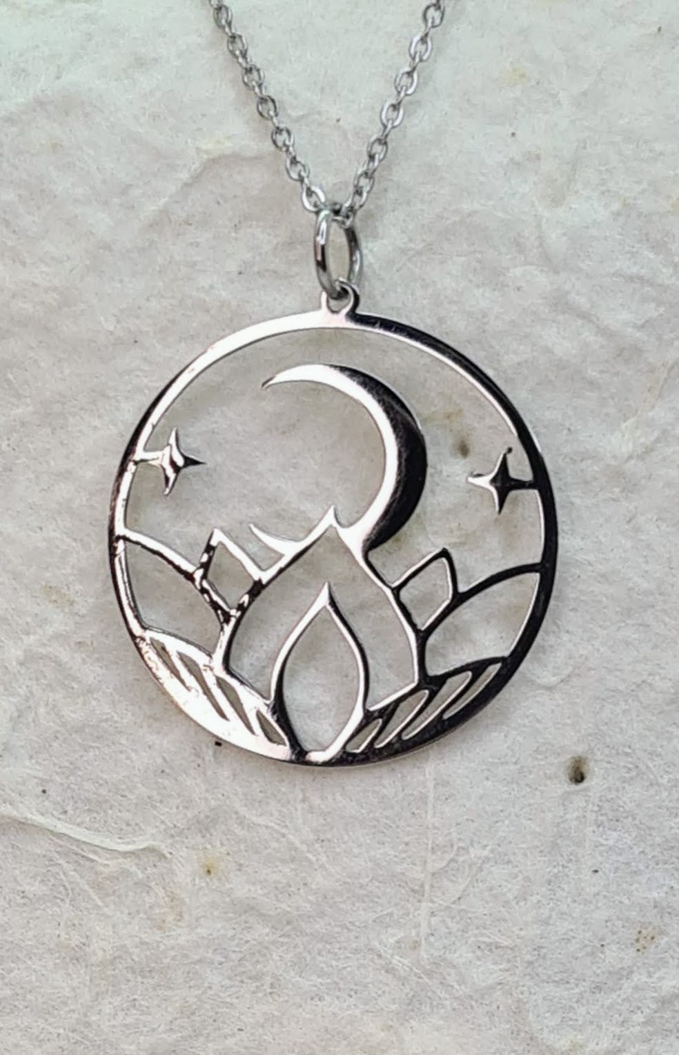Colgante Luna creciente - compra hoy y recibe mañana en tu casa. Envío Gratis