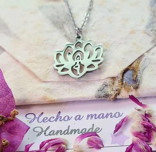 Colgante Flor de Loto - compra hoy y recibe mañana en tu casa. Envío Gratis