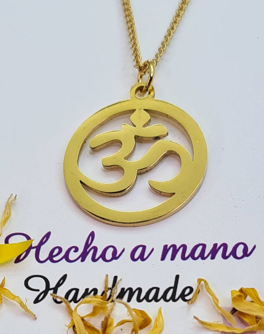 Colgante símbolo Ohm dorado - compra hoy y recibe mañana en tu casa. Envío Gratis