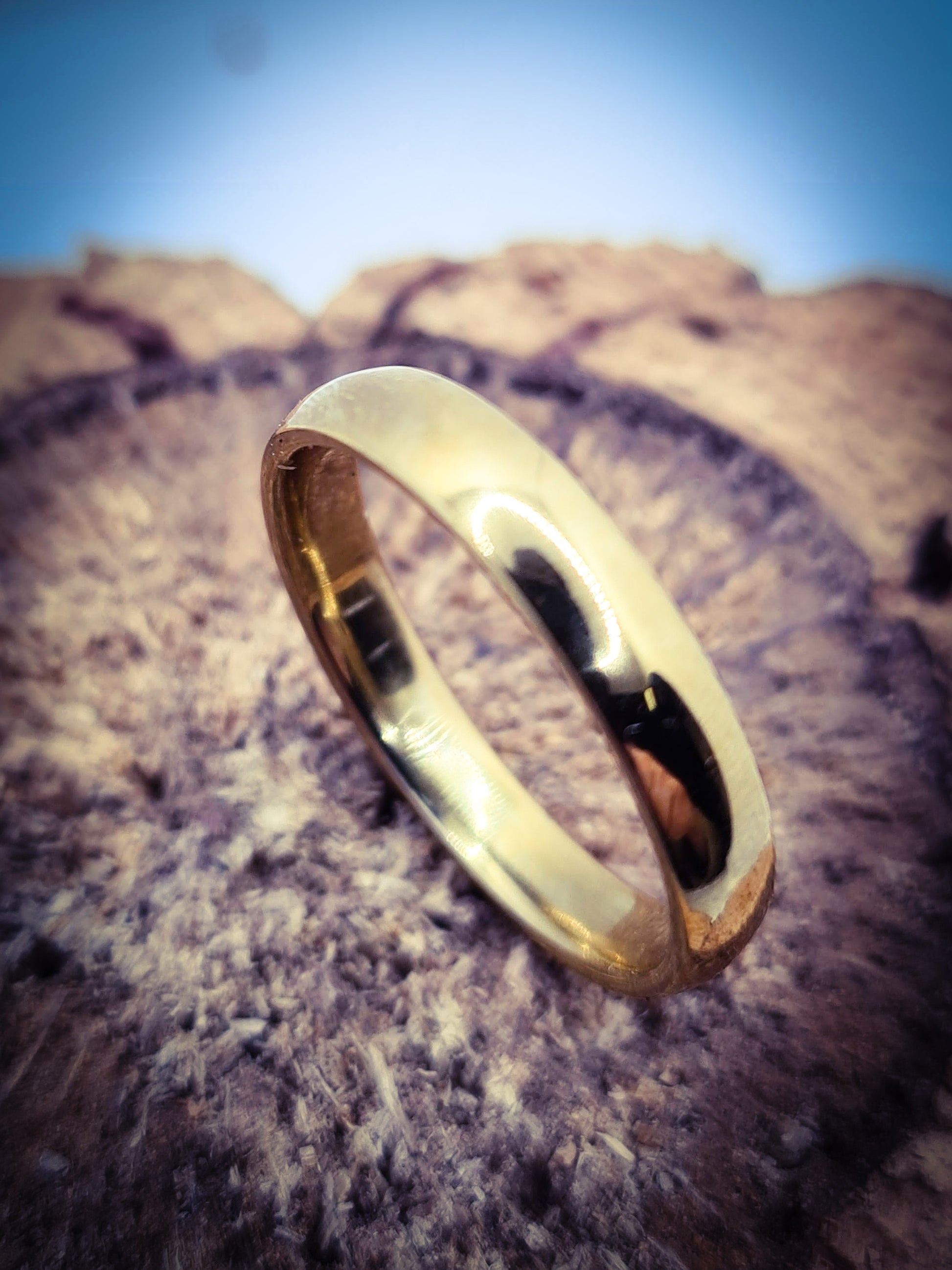 Anillo Alianza en acero inoxidable dorado para parejas y novios. Grabado interior gratis.