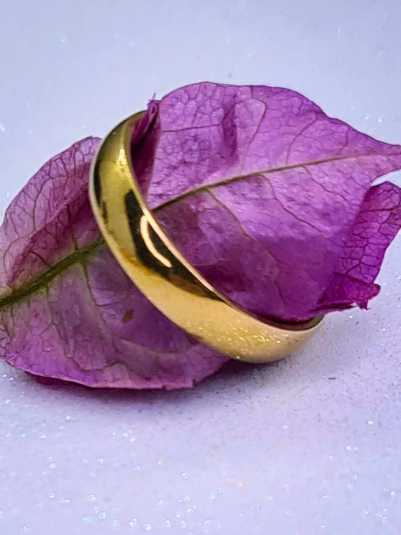 Anillo Alianza en acero inoxidable dorado para parejas y novios. Grabado interior gratis.