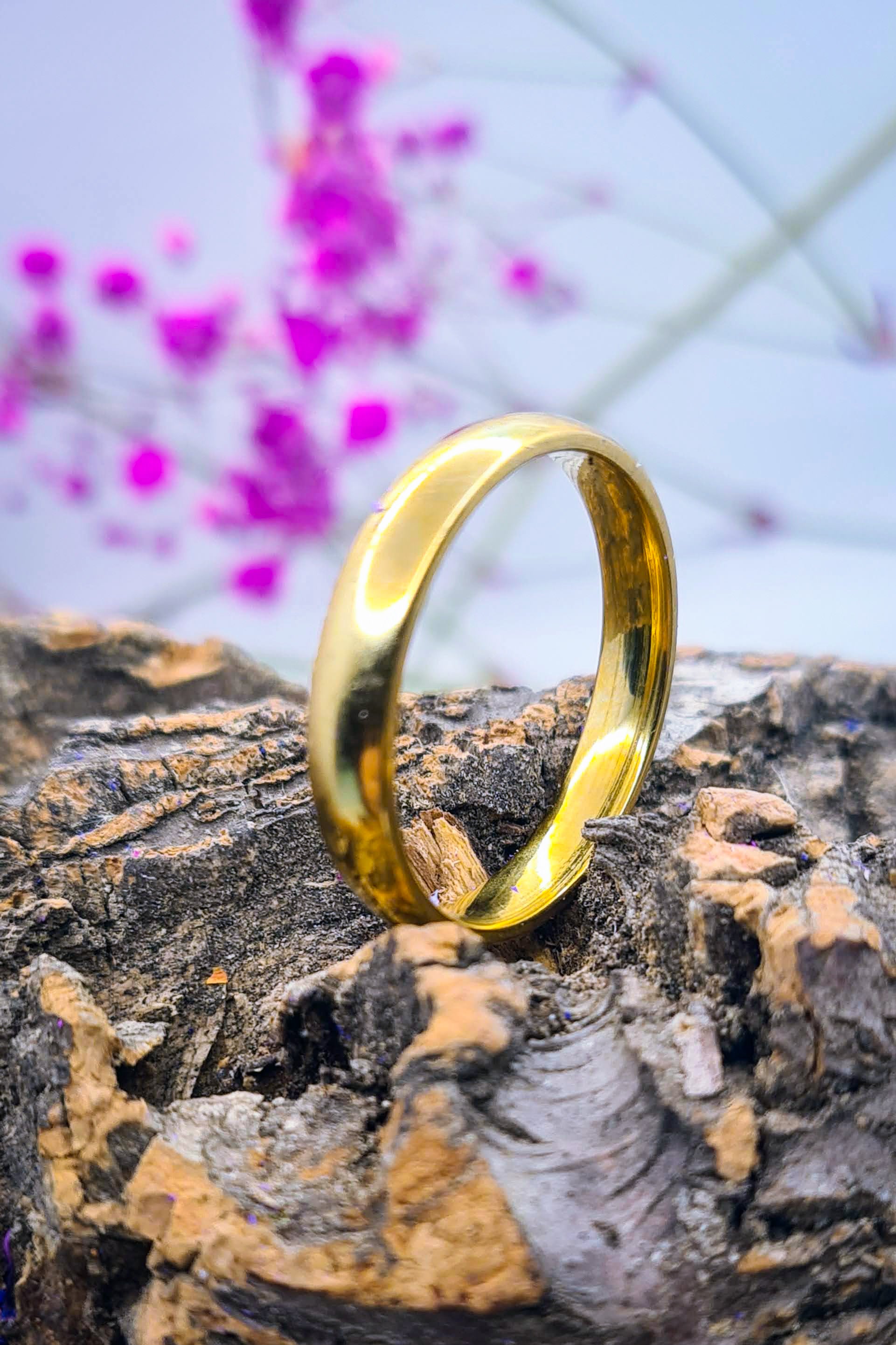 Anillo Alianza en acero inoxidable dorado para parejas y novios. Grabado interior gratis.