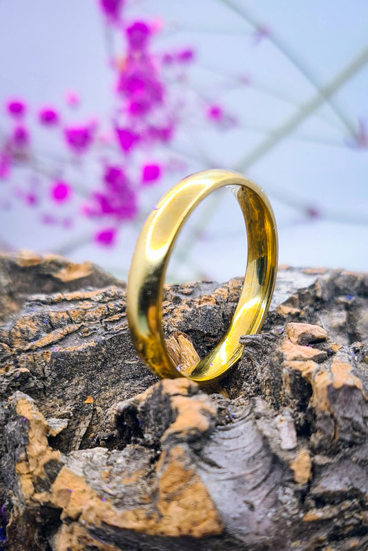 Anillo Alianza en acero inoxidable dorado para parejas y novios. Grabado interior gratis.