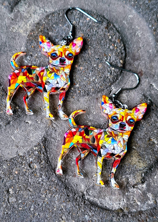 Pendientes perro Chiguagua para mujer en Acero y Acrílico. Posa sobre baldosa.