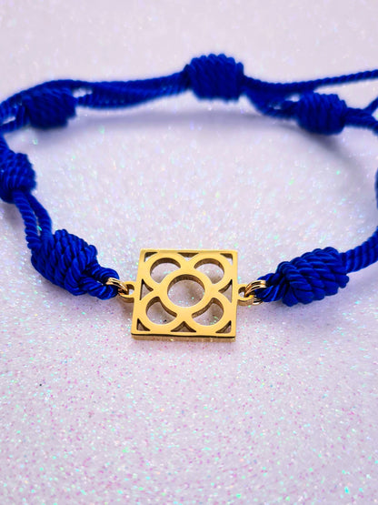 Pulsera de algodón azul con la Flor de Barcelona de acero inoxidable dorado, diseño juvenil.