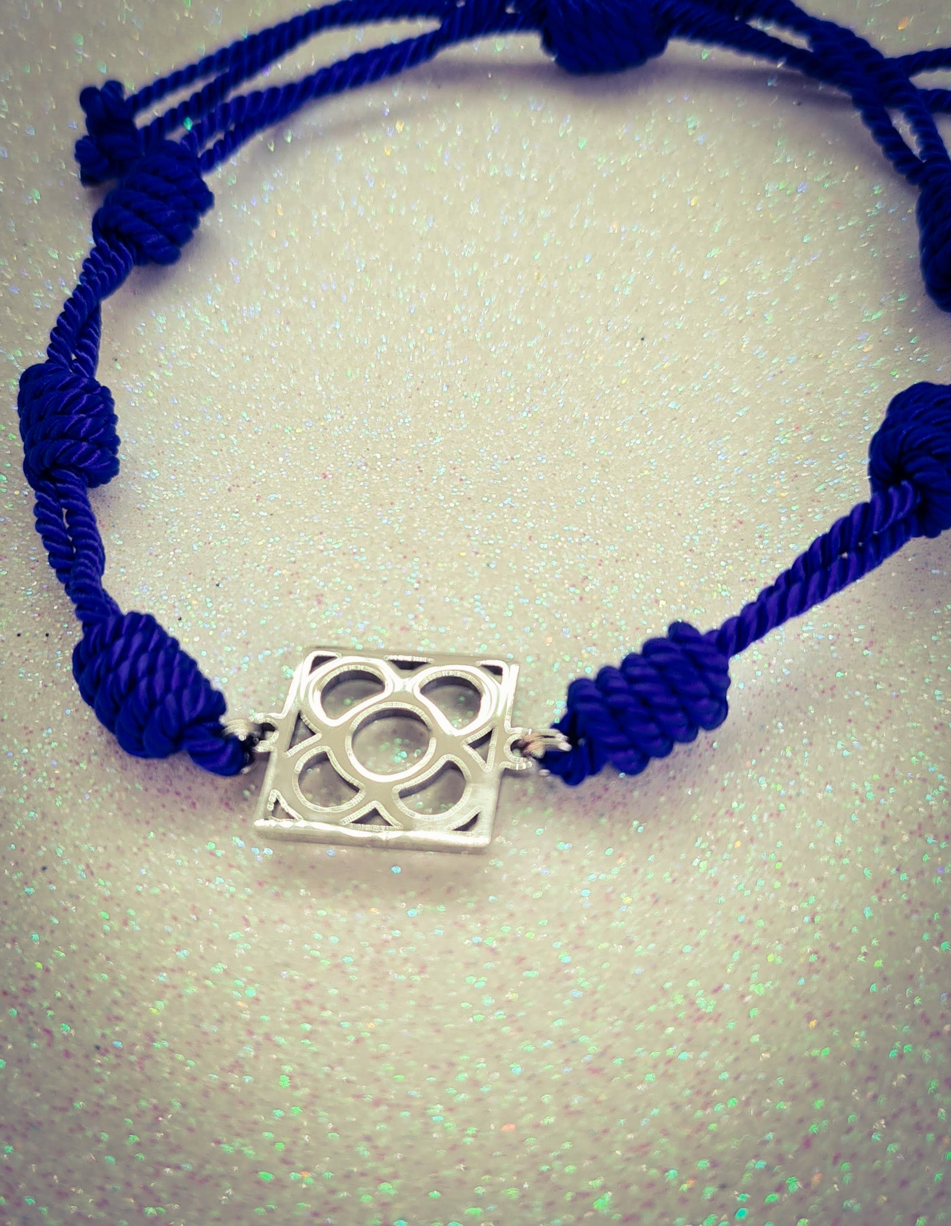 Pulsera de algodón azul con la Flor de Barcelona de acero inoxidable, diseño juvenil.
