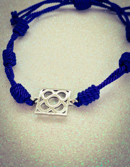 Pulsera de algodón azul con la Flor de Barcelona de acero inoxidable, diseño juvenil.