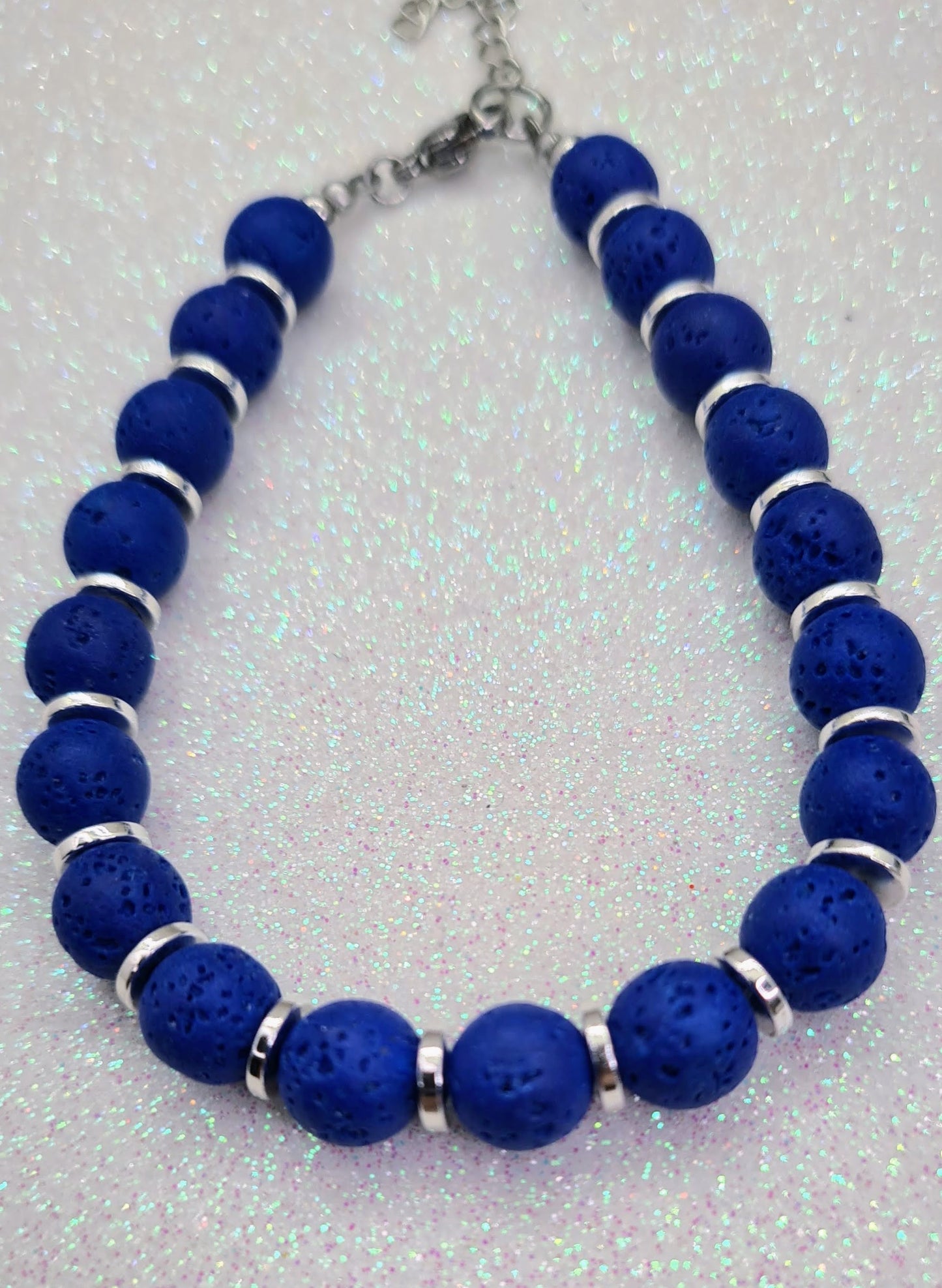 Pulsera de Lava Volcánica y Discos Plateados para mujer.