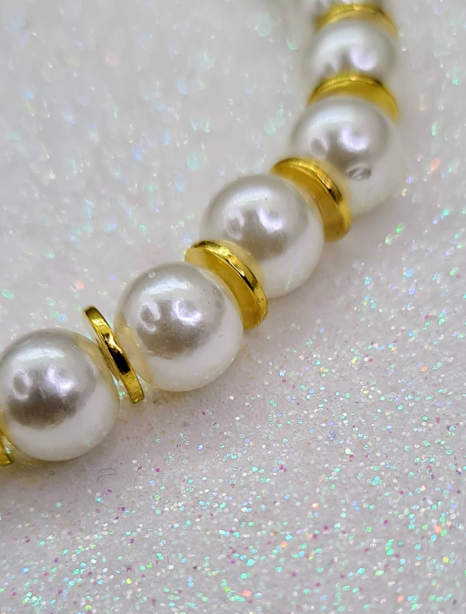 Pulsera de Perlas de agua dulce y Discos Dorados para mujer.