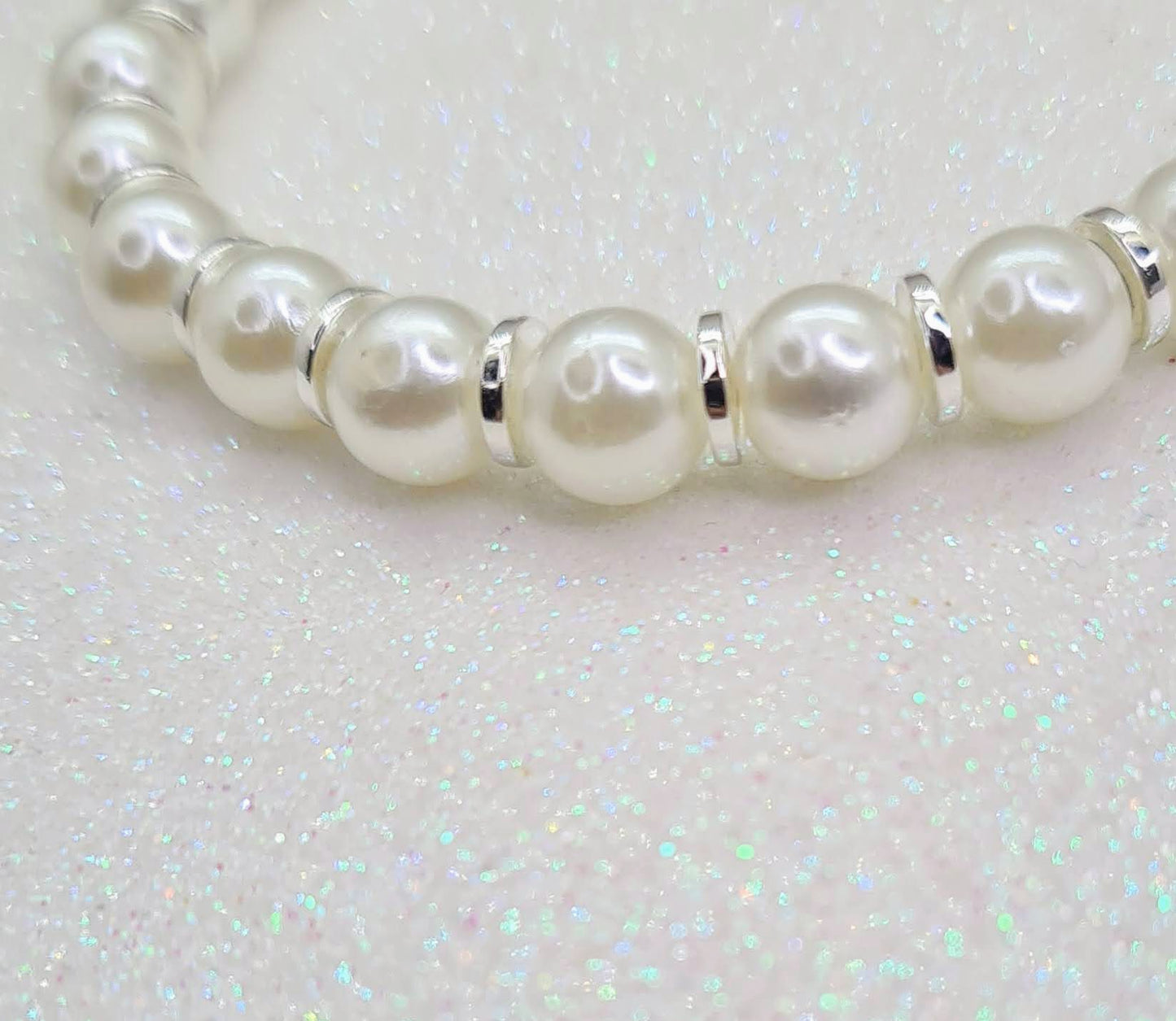 Pulsera de Perlas de agua dulce y Discos Plateados para mujer.