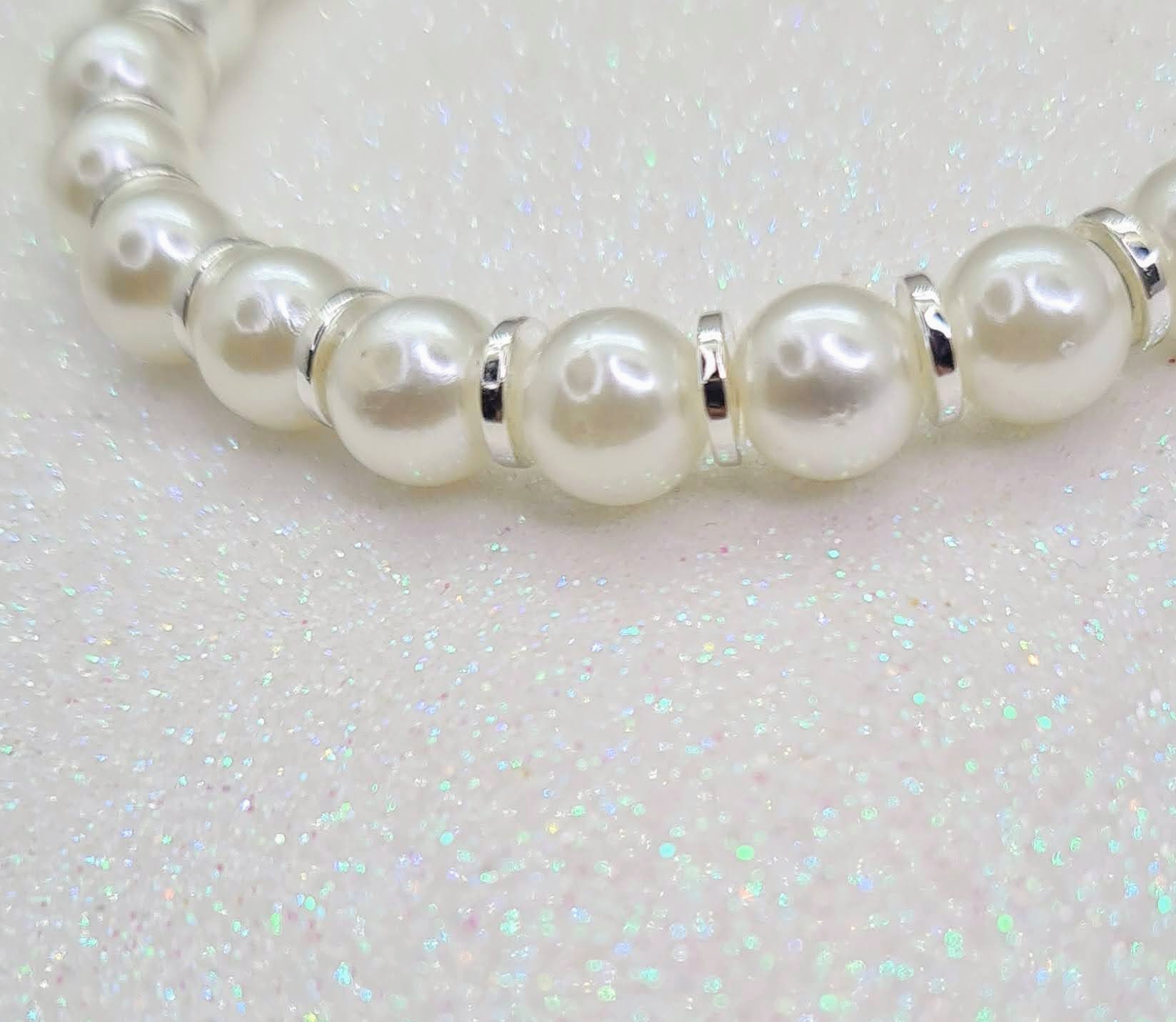 Pulsera de Perlas de agua dulce y Discos Plateados para mujer.