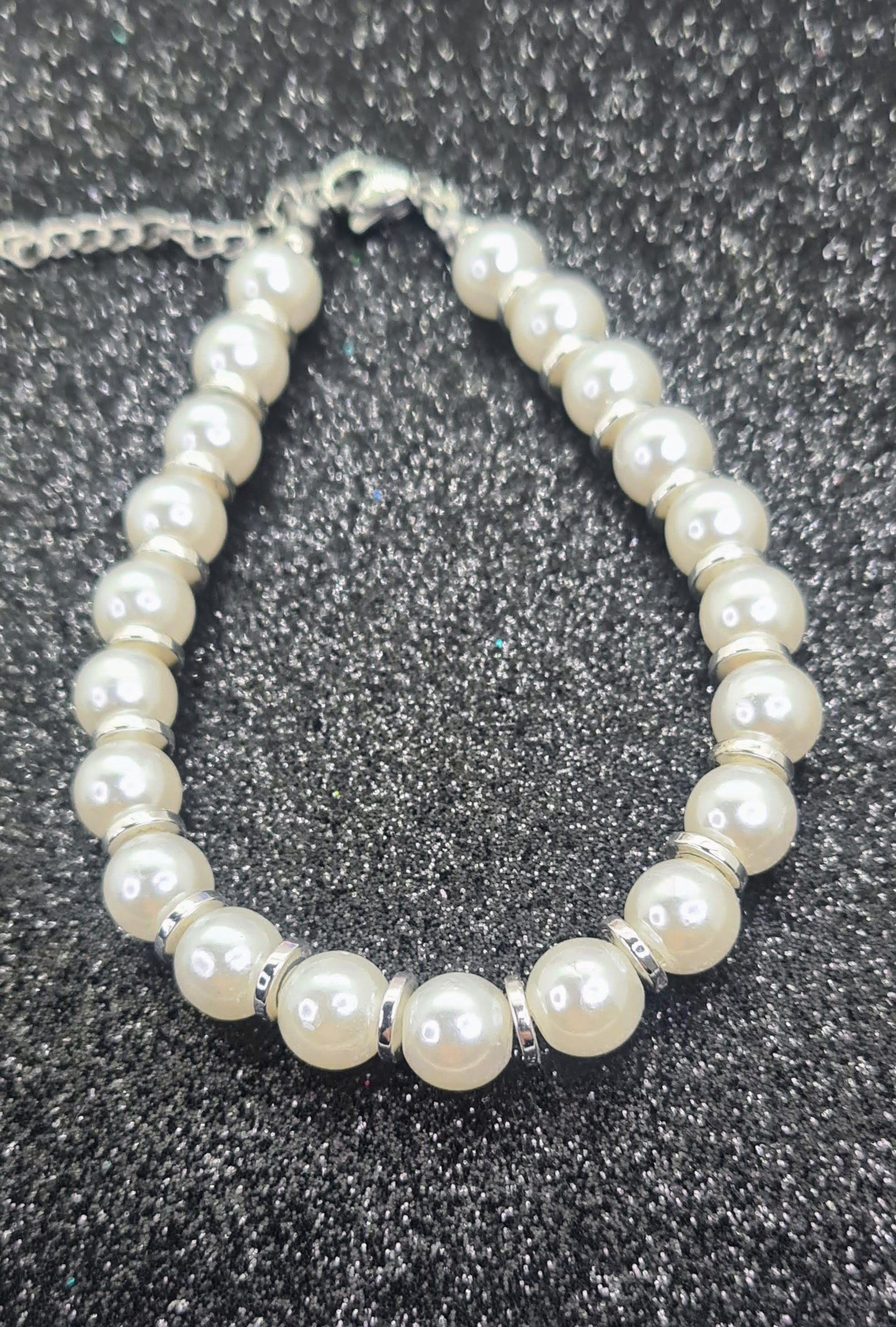 Pulsera de Perlas de agua dulce y Discos Plateados para mujer.