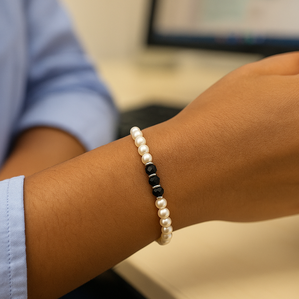 Pulsera de Perlas de agua dulce y Ónix facetado para mujer.