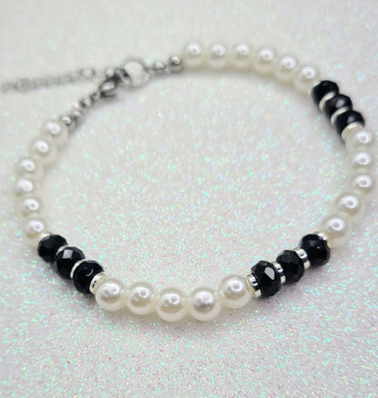 Pulsera de Perlas de agua dulce y Ónix facetado para mujer.