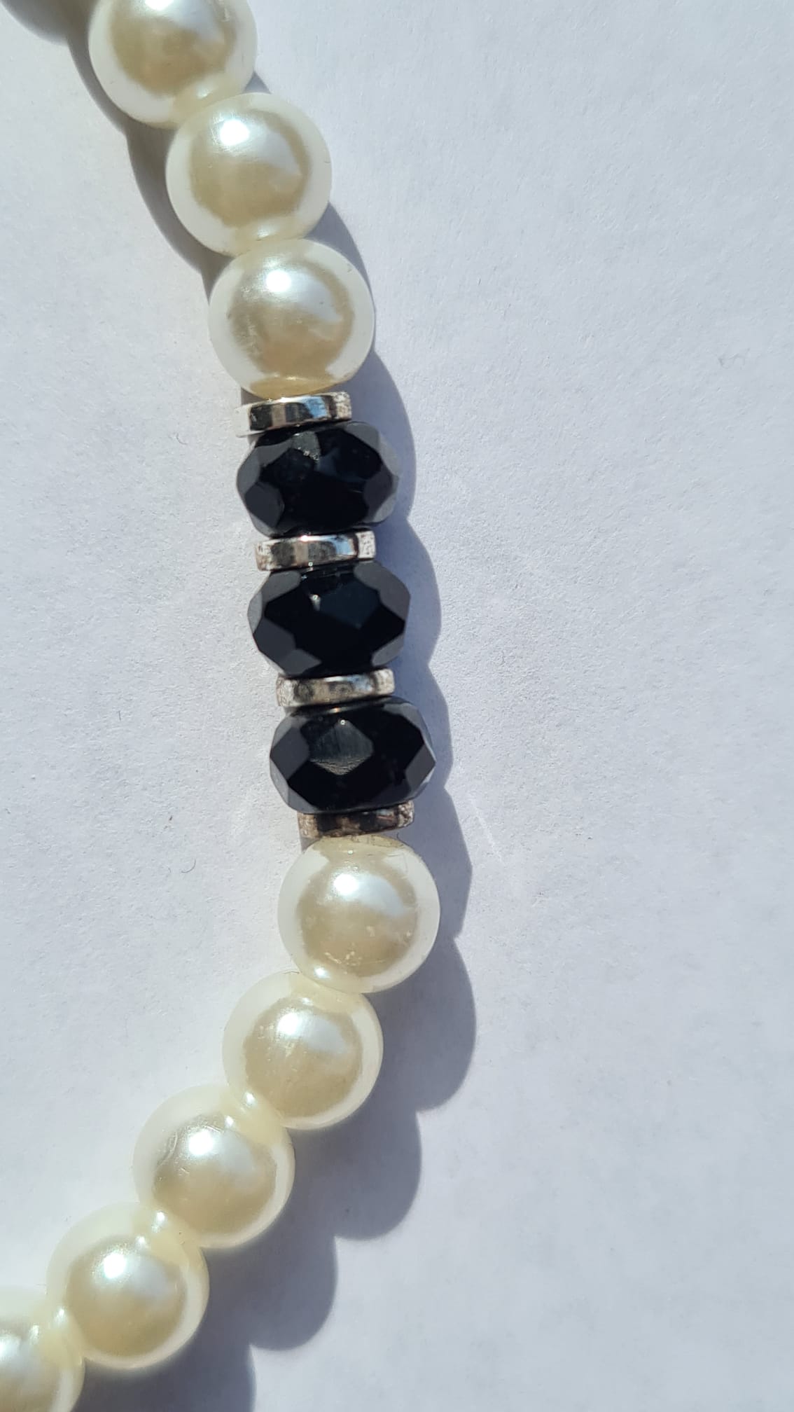 Pulsera de Perlas de agua dulce y Ónix facetado para mujer.