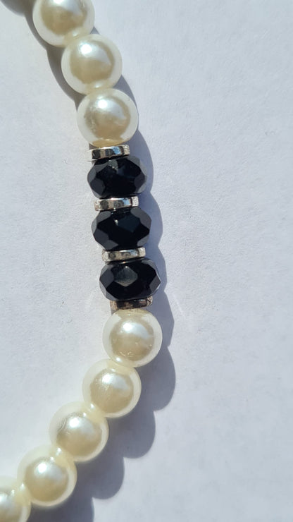 Pulsera de Perlas de agua dulce y Ónix facetado para mujer.
